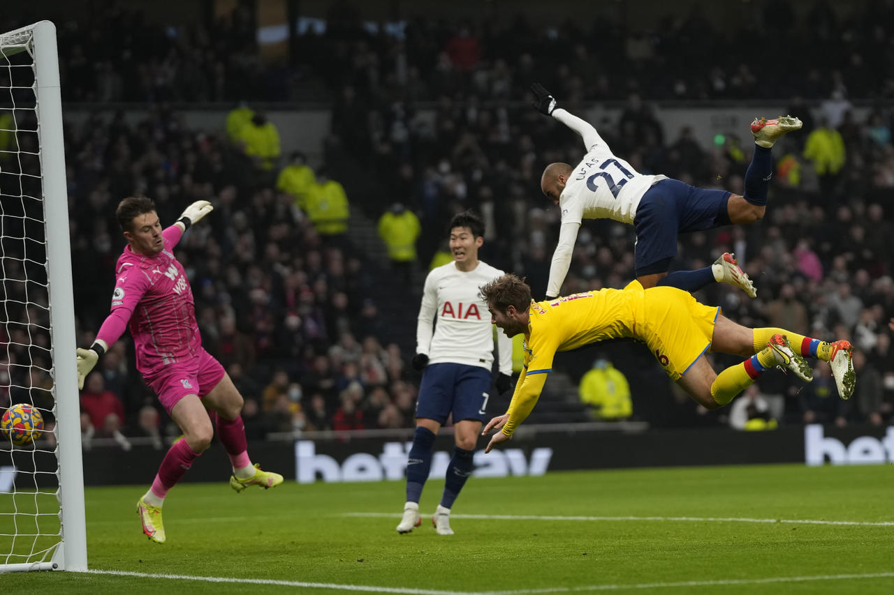 El Tottenham sigue sin perder en sus últimos seis duelos de liga con Antonio Conte y está a seis puntos del Arsenal. (AP) 