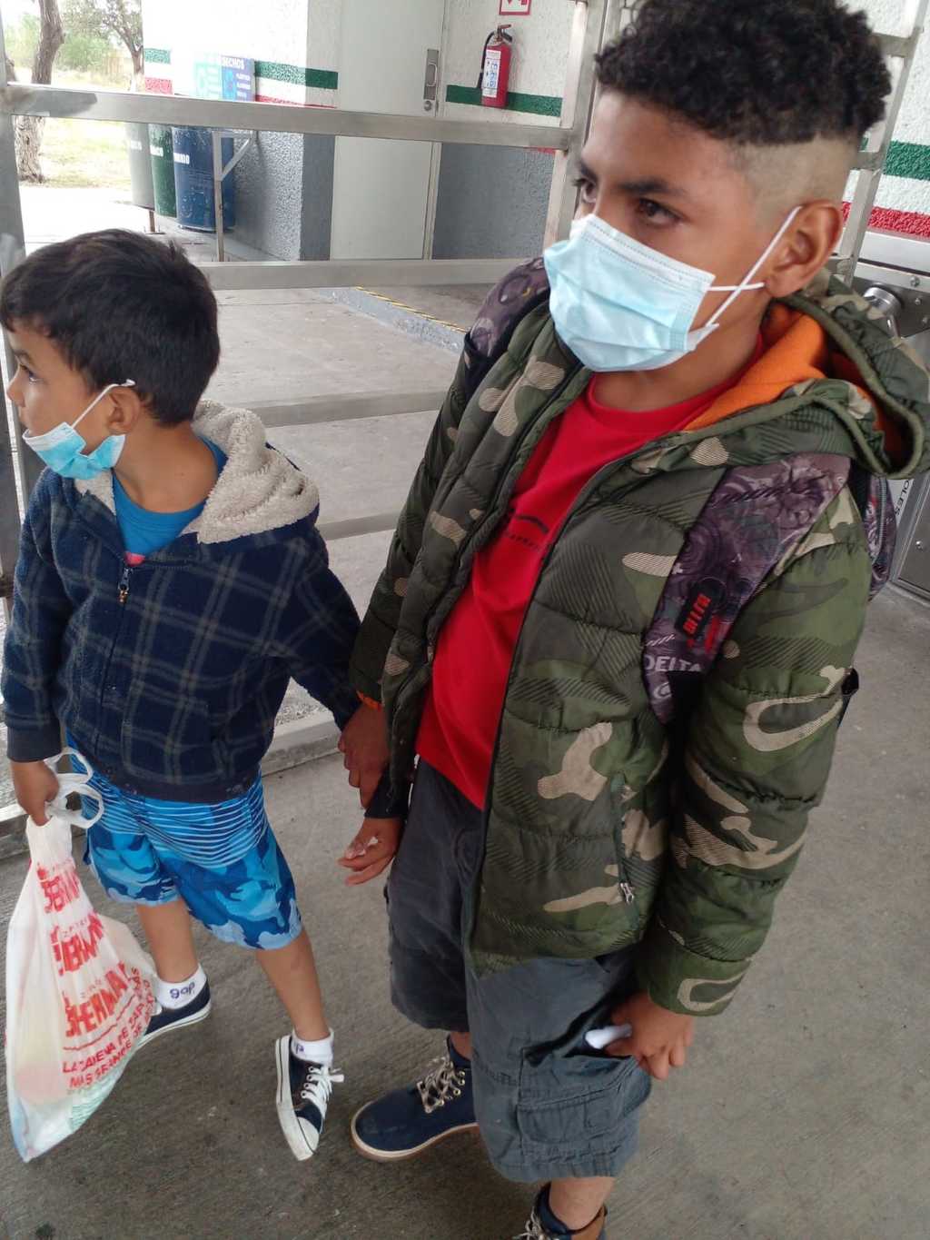 Se trata de dos varones, uno de seis y el otro de 11 años, quienes aparentemente se encontraban bien de salud