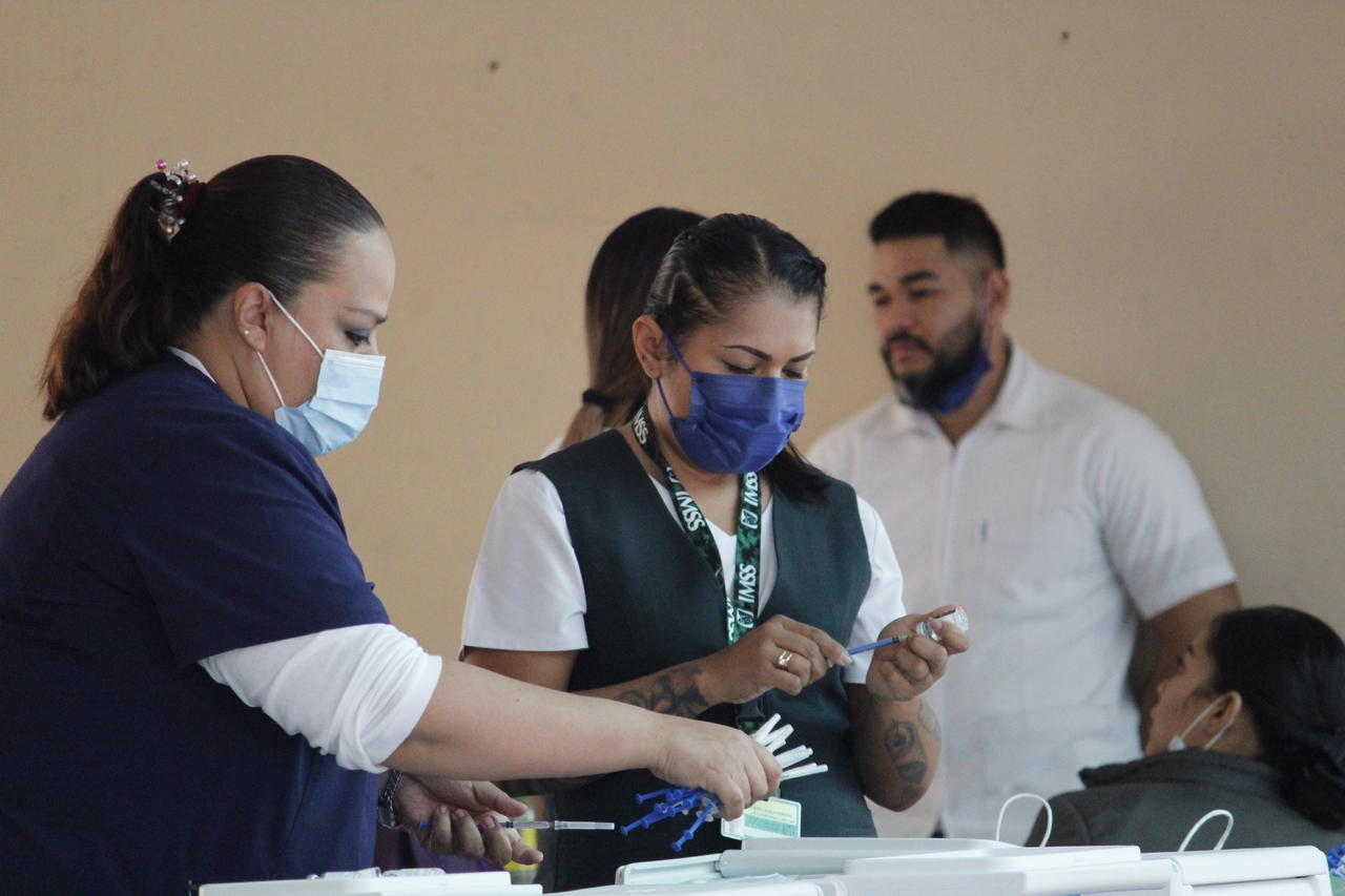  En Torreón y Matamoros se han administrado 2,428 dosis, según informó la coordinadora regional de los Programas para el Desarrollo, Cintia Cuevas Sánchez. (ARCHIVO) 