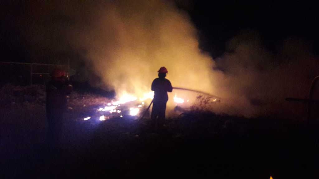 Los siniestros fueron reportados en tres sitios distintos y atendidos por Bomberos y Protección Civil de la tarde a la medianoche. (EL SIGLO DE TORREÓN) 