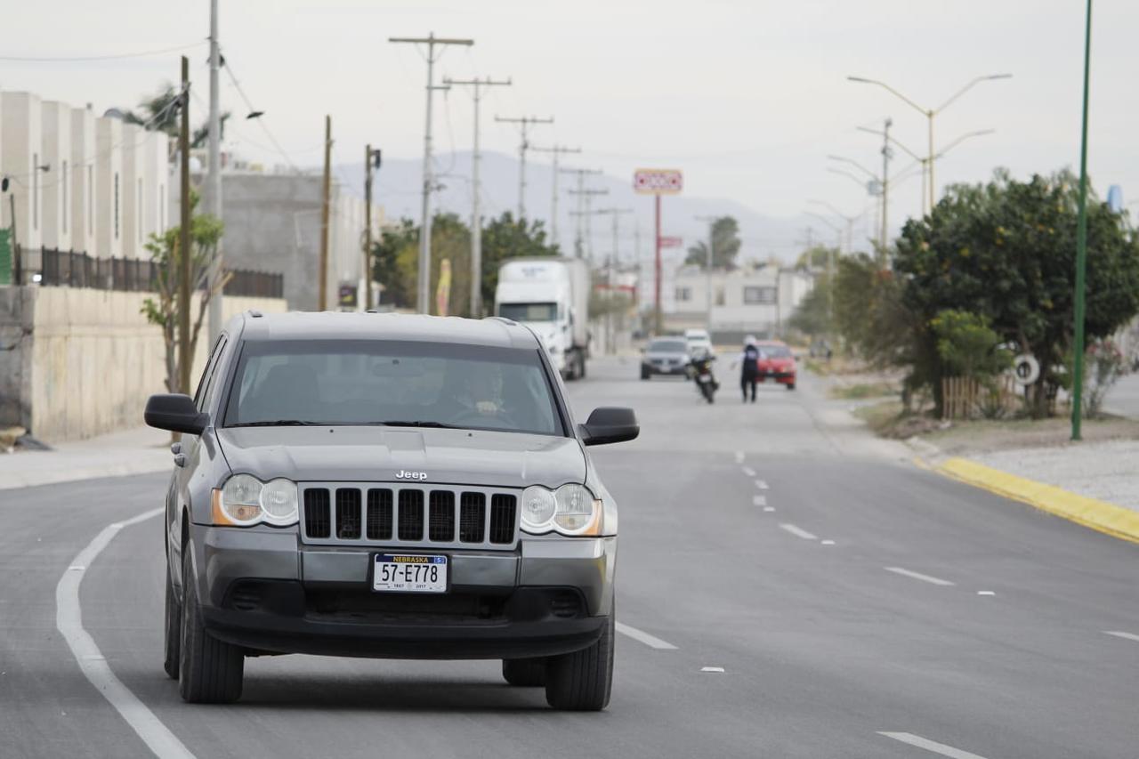 Se entregaron oficialmente las obras de pavimentación del último tramo de la prolongación Juárez de Torreón, esto de parte de autoridades municipales. (VERÓNICA RIVERA)