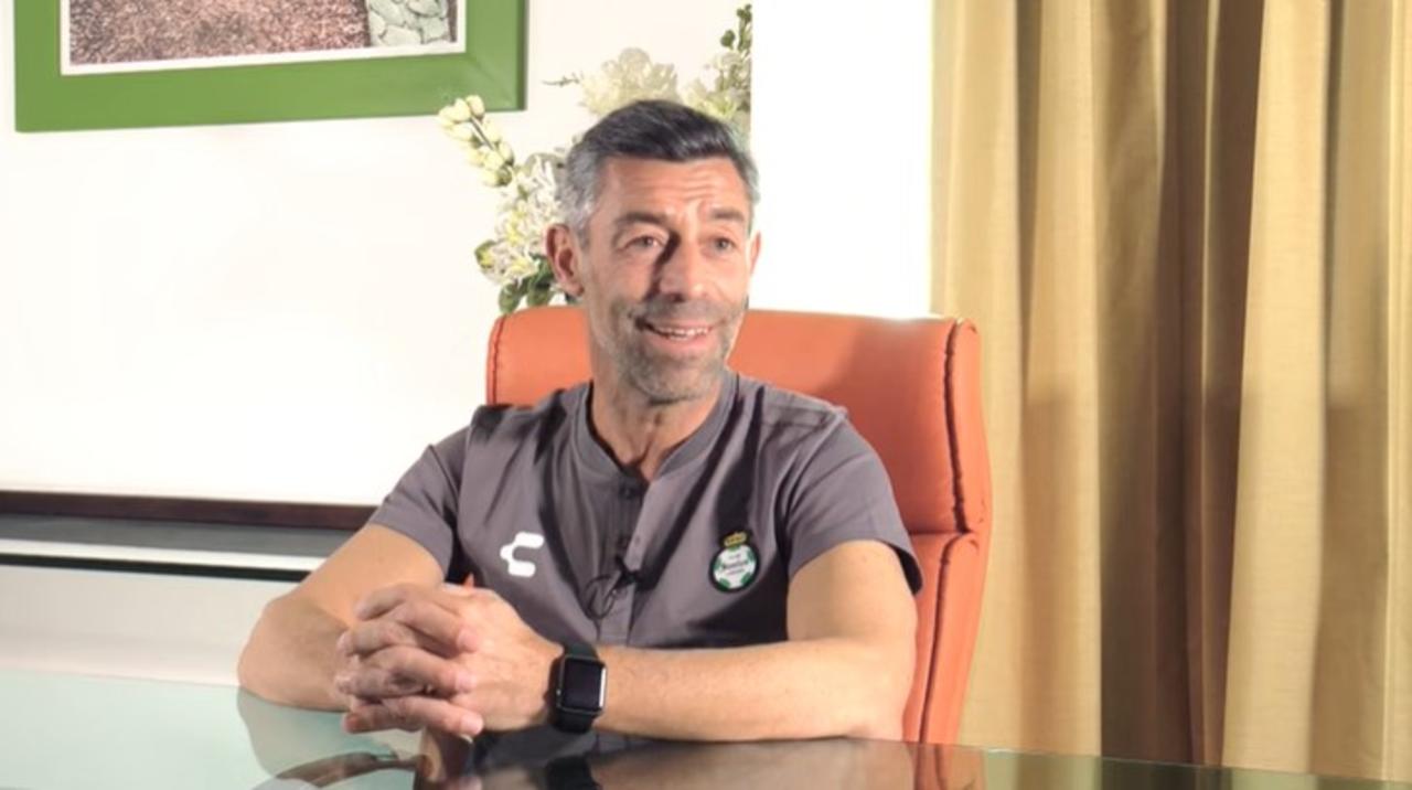 Pedro Caixinha está a pocos días de hacer su segundo debut al mando de Santos Laguna. 
