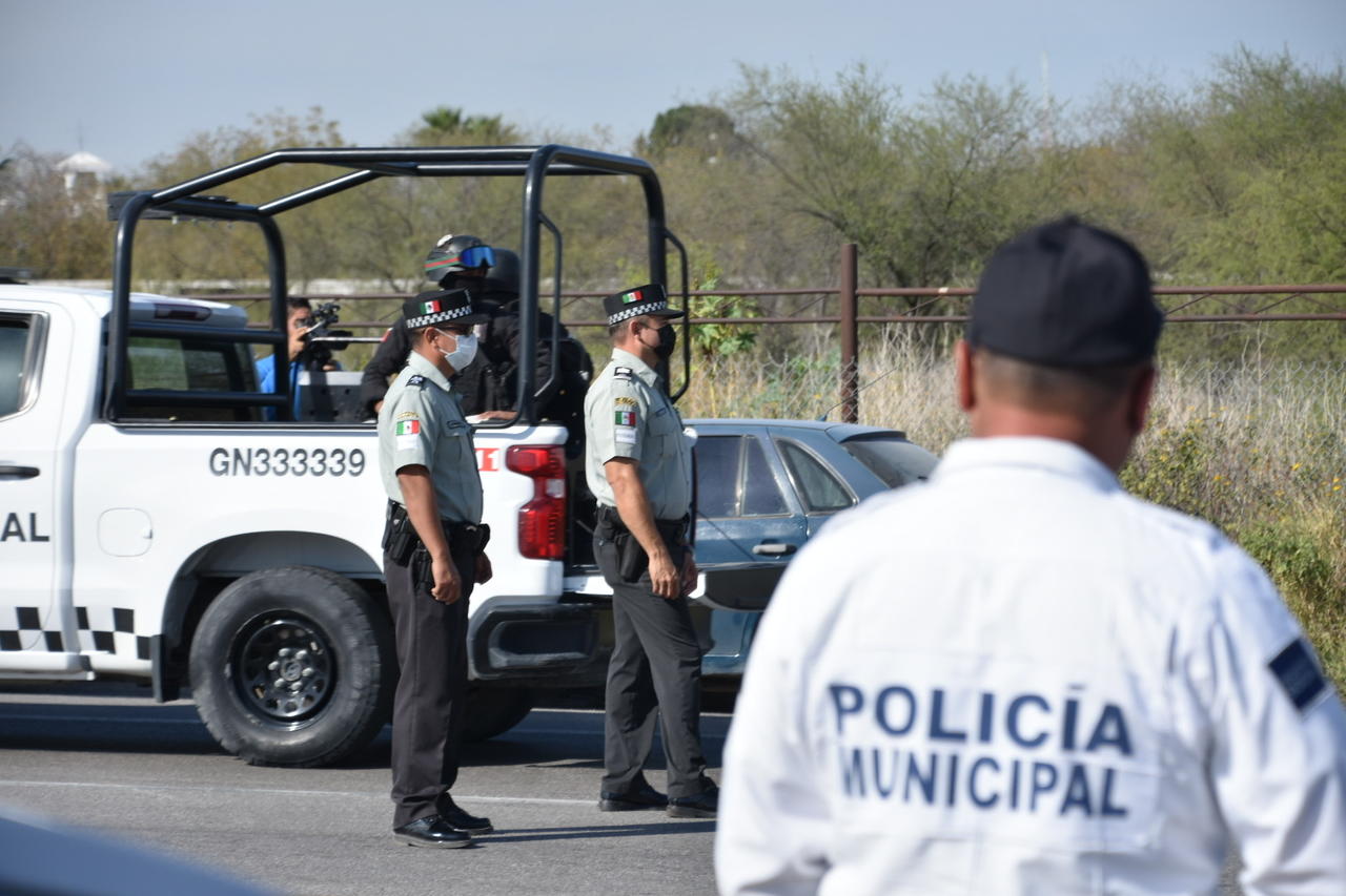 Elementos de las diferentes corporaciones mantienen la vigilancia en los accesos a la región Centro del estado.