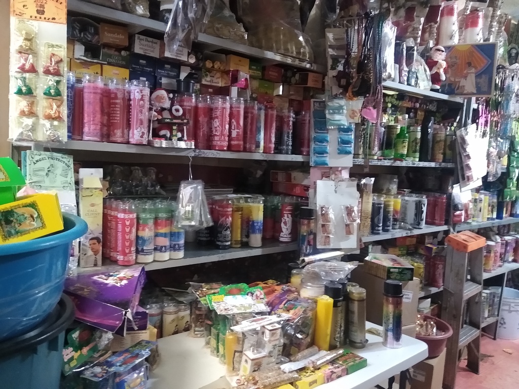 En los últimos años hay más demanda en los productos para hacer rituales para la salud y trabajo.
