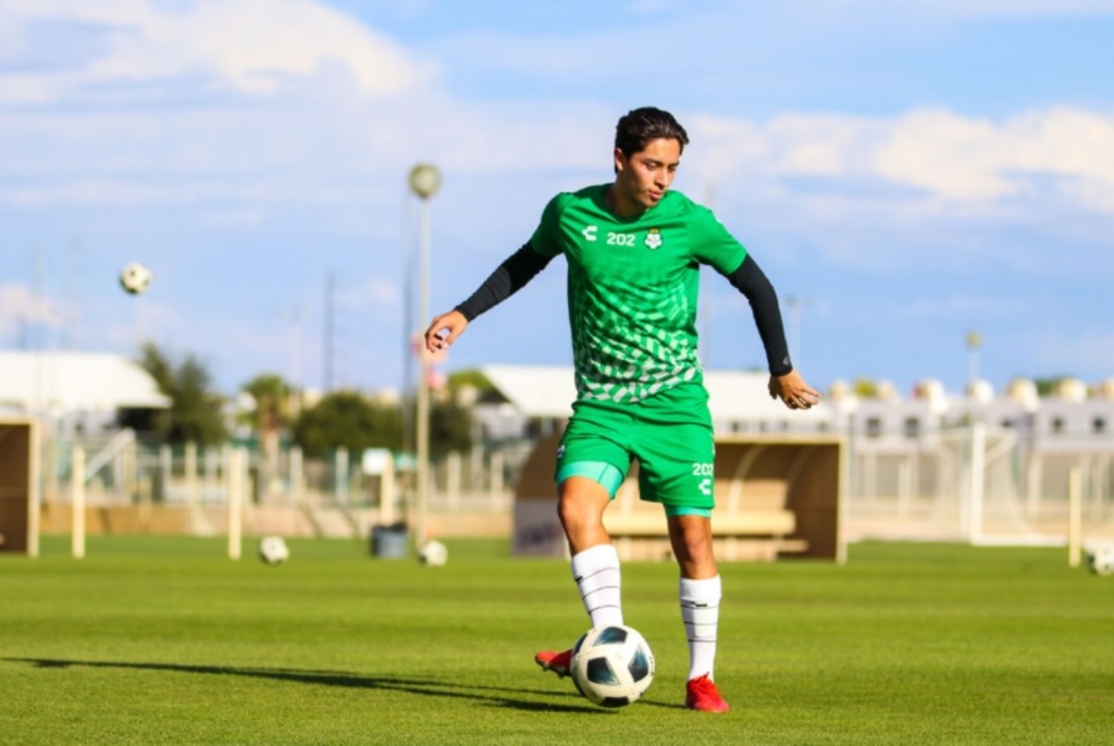 El canterano Jordan Carrillo tiene la mira fija en acumular más minutos con el primer equipo (CORTESÍA DE CLUB SANTOS LAGUNA) 