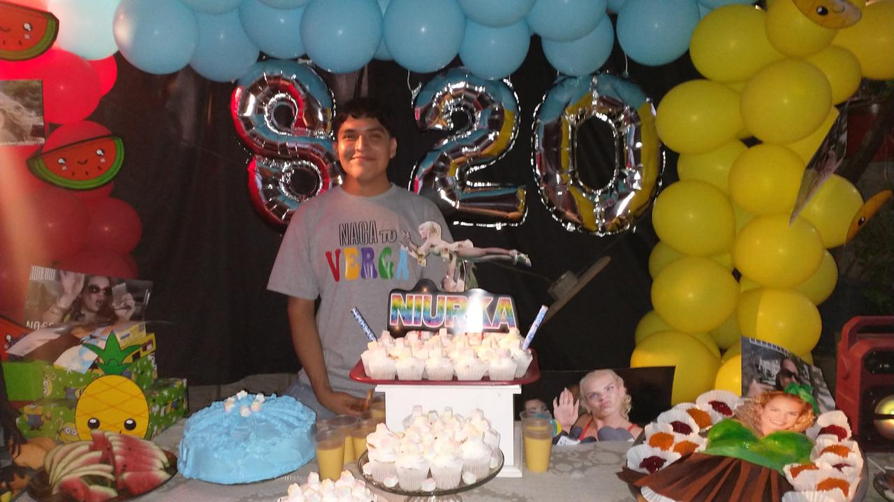 A través de Facebook, el joven compartió lo que fue su fiesta y la de su hermano menor, utilizando como temática a la cantante Niurka Marcos (REDES SOCIALES) 