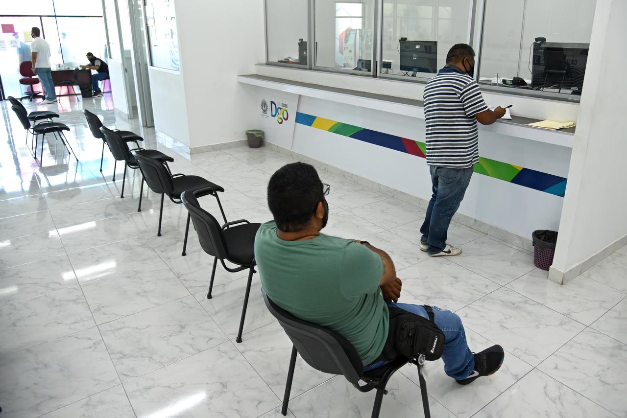 Para evitar aglomeraciones, el trámite se podrá realizar en línea a través de la plataforma Durango Digital pagando en tiendas de conveniencia, instituciones bancarias o por transferencia, además de 47 Centros Multipago en todo el estado.  (ARCHIVO)