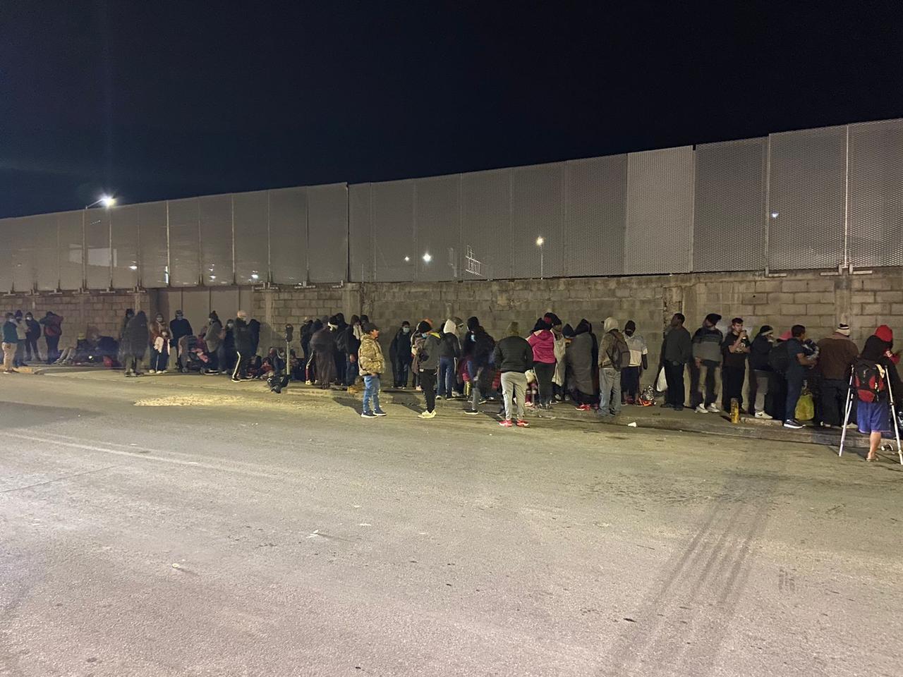 Los hechos ocurrieron durante la noche del pasado domingo, cuando inicialmente un grupo de aproximadamente 200 migrantes de procedencia extranjera, arribaron al acceso al Puente Internacional número II.