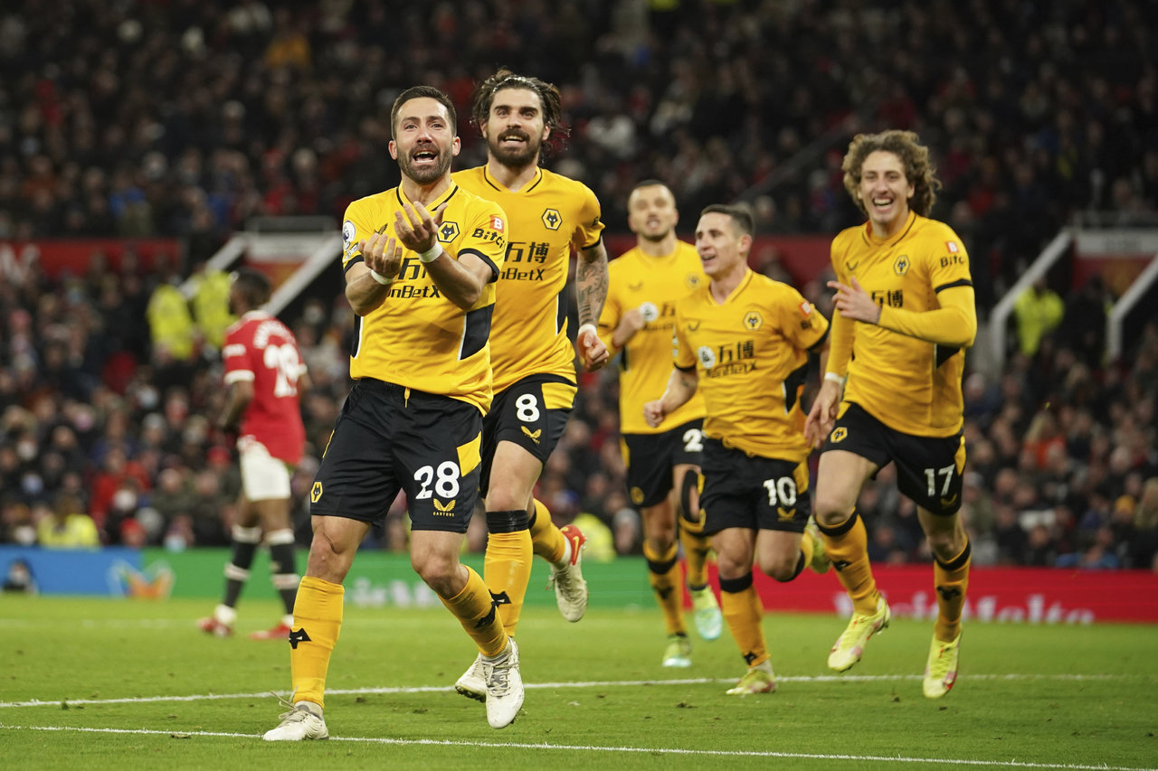 Wolves de Raúl Jiménez derrotan en la Premier League al Manchester United