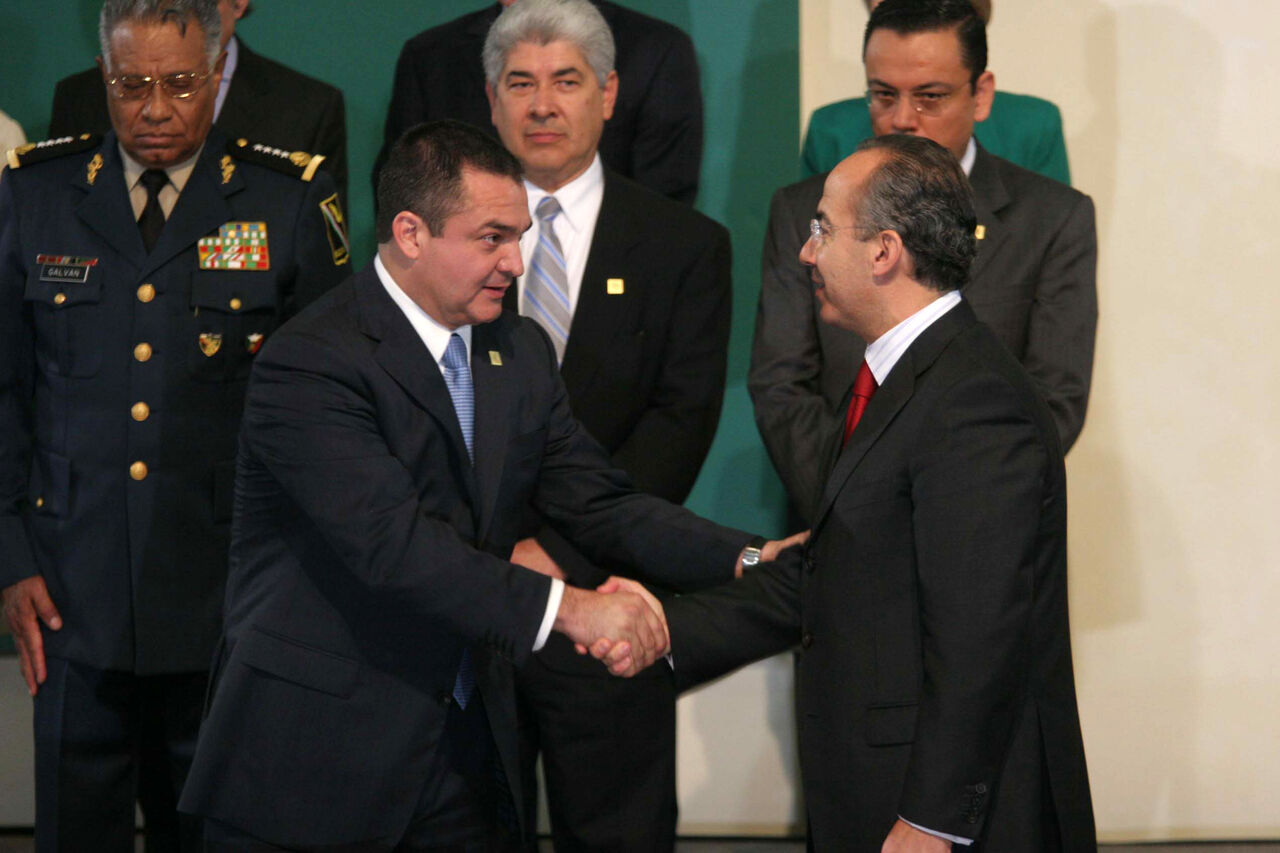 El presidente Andrés Manuel López Obrador aseguró que el expresidente Felipe Calderón debe explicar los motivos que tuvo para nombrar como secretario de Seguridad Pública a Genaro García Luna. (ARCHIVO)