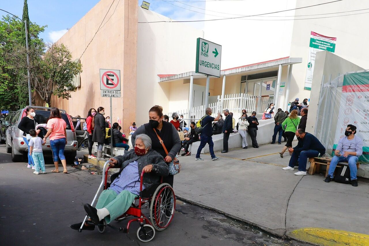 El titular del Ejecutivo federal reconoció en conferencia de prensa que mejorar el sistema de salud es una de sus tareas pendientes. (ARCHIVO)