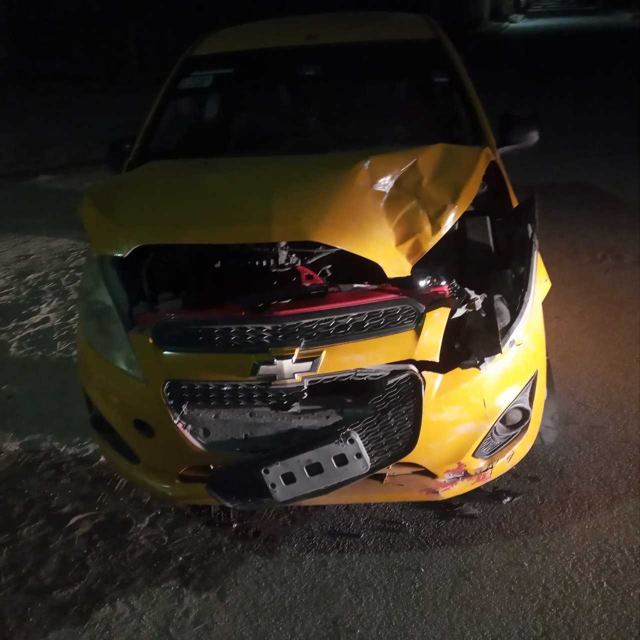 Los peritajes indican que el conductor de la camioneta circulaba por calles del ejido rancho alegre de Torreón y en determinado momento impactó al taxi.