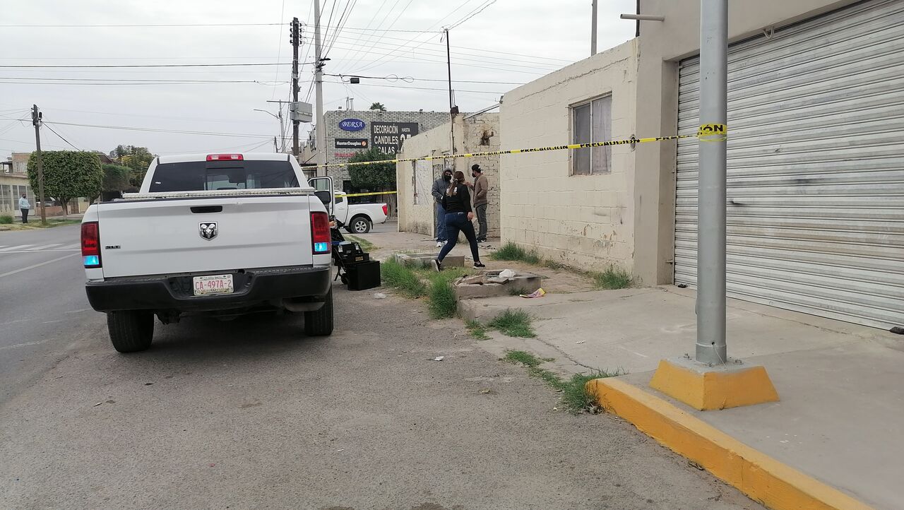 El cadáver fue localizado ayer en una finca abandonada en el Centro de Torreón.  (EL SIGLO DE TORREÓN)