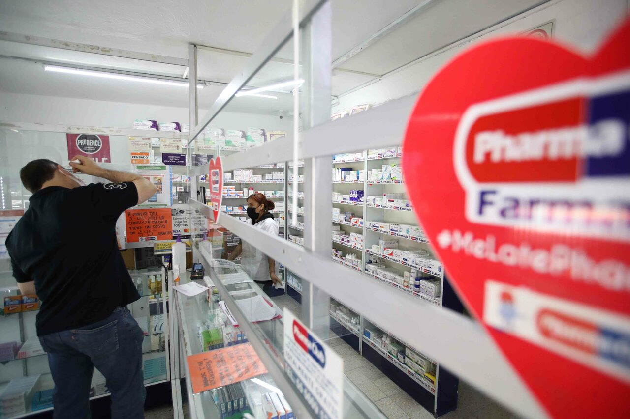 Actualmente se registra un desabasto de manera intermitente en farmacias del país. (ARCHIVO)