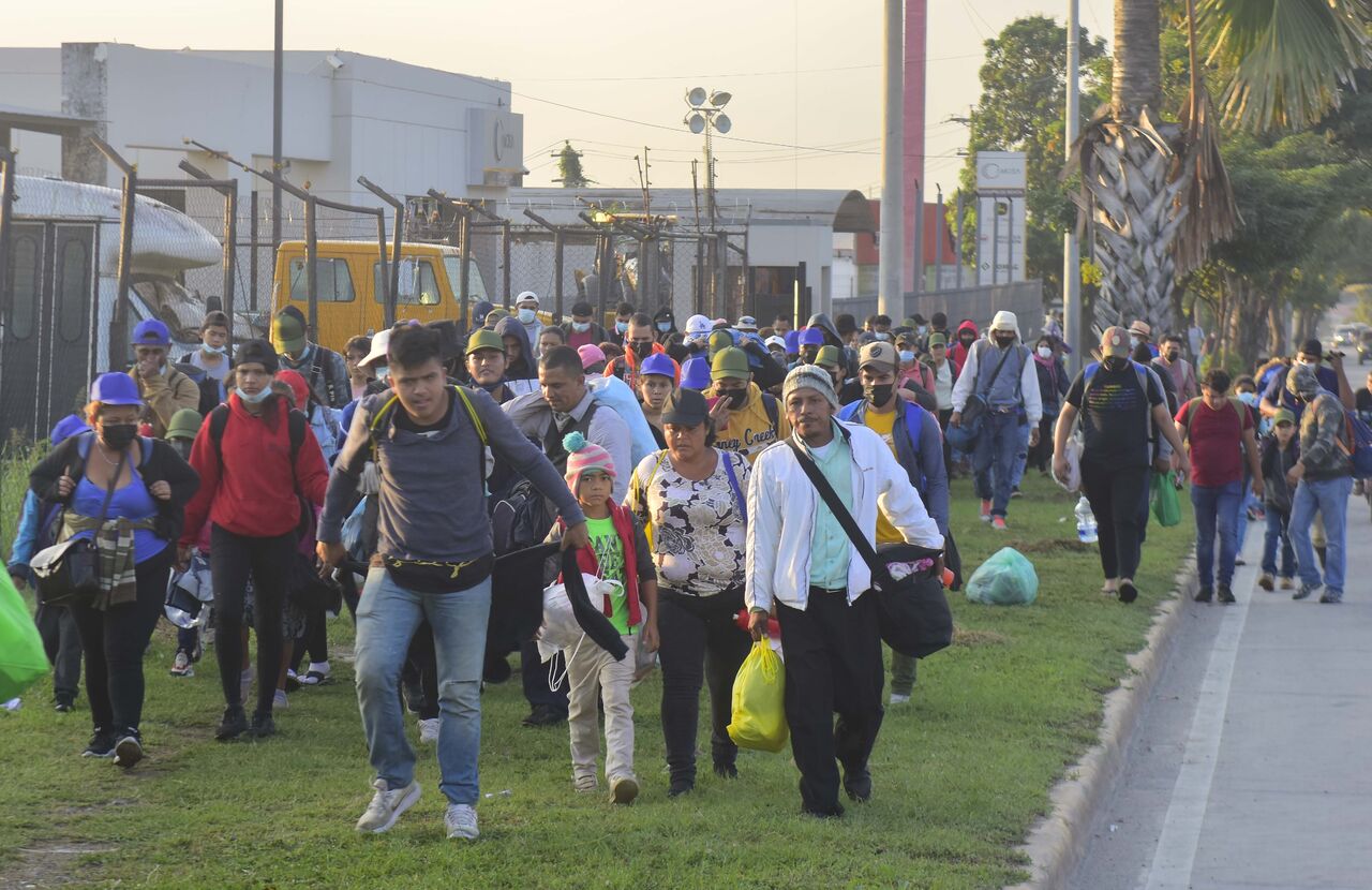 Primera caravana de 2022 conformada por hondureños y nicaragüenses se dirige a Estados Unidos