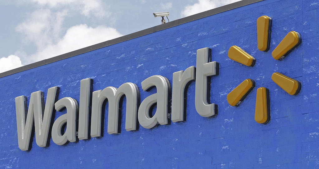 La empresa estadounidense Walmart, la mayor cadena de supermercados del mundo, ha revelado su interés por crear una criptomoneda y vender bienes virtuales en varias solicitudes de marca entregadas recientemente a la Oficina de Patentes, según informó este domingo el medio CNBC. (ARCHIVO) 