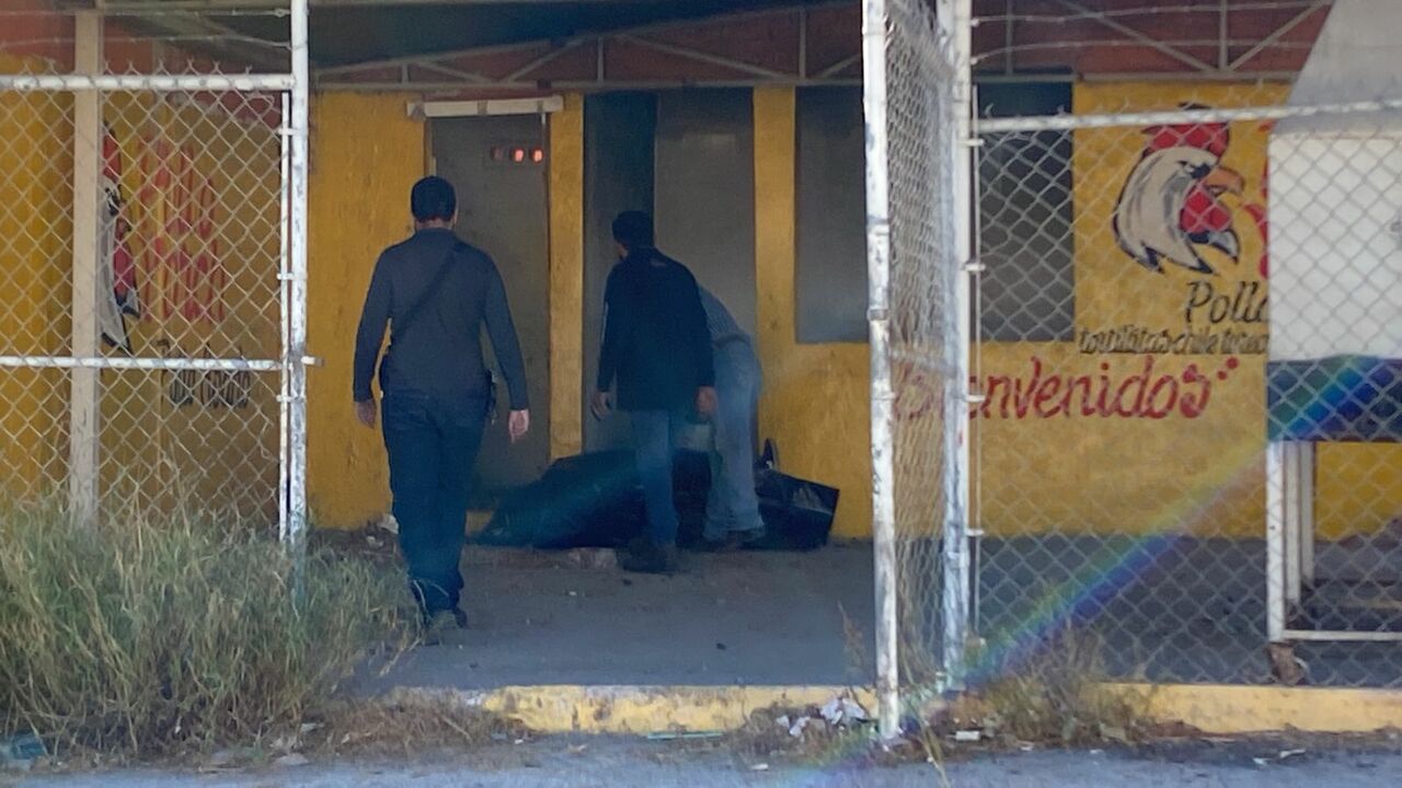 Un hombre fue localizado sin vida minutos antes del medio día de este lunes al interior de un comercio ubicado en la colonia Roma. (EL SIGLO COAHUILA)