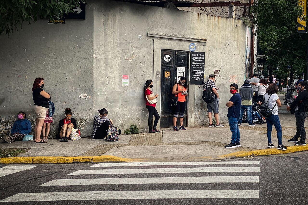 La educación también ha resultado afectada por la pandemia, sobre todo a aquellos estudiantes que tienen acceso limitado a las tecnologías. (ARCHIVO)