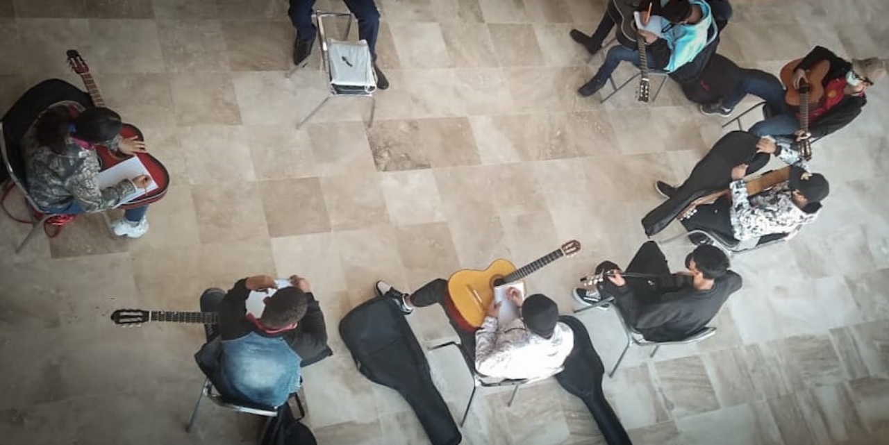 Esta semana se reactivó el taller de guitarra y la idea es que en febrero se inicie con las clases del resto de las disciplinas culturales. (EL SIGLO DE TORREÓN)