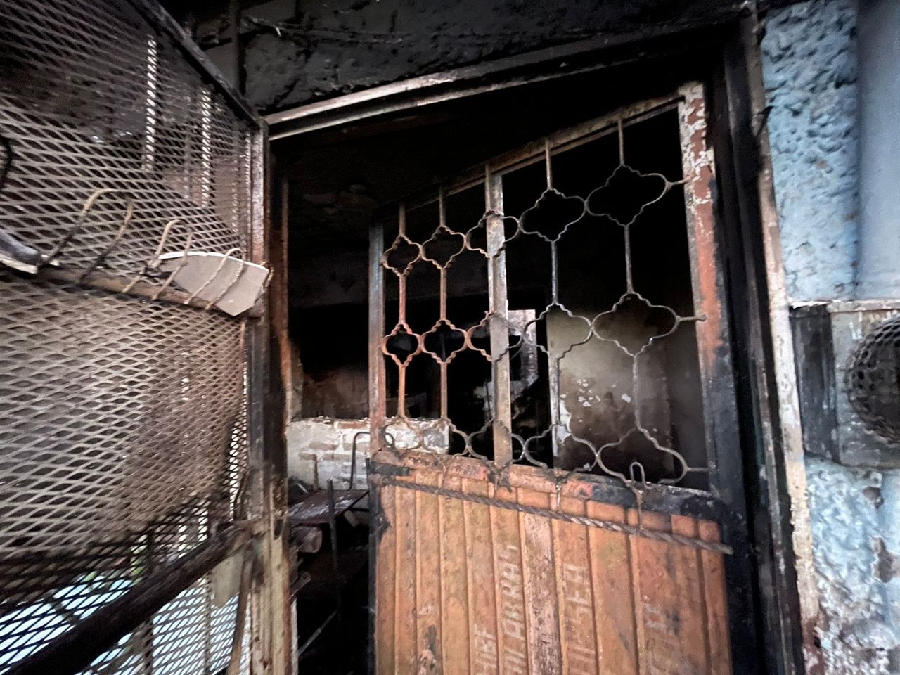 Los bomberos realizaron las labores para sofocar las llamas por espacio de 40 minutos, aunque la vivienda quedó destruida.