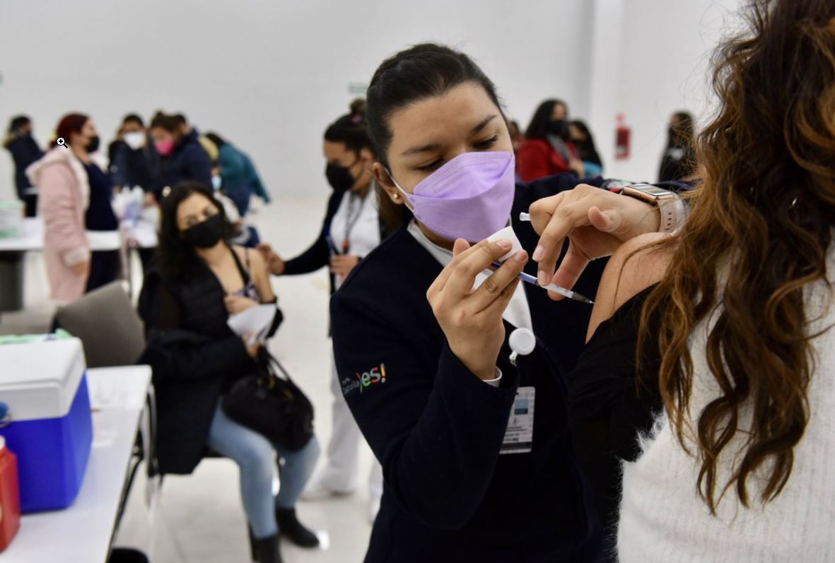 Recientemente 40 mil 869 trabajadores de la educación de Coahuila recibieron el refuerzo de la vacuna Moderna. (ARCHIVO)