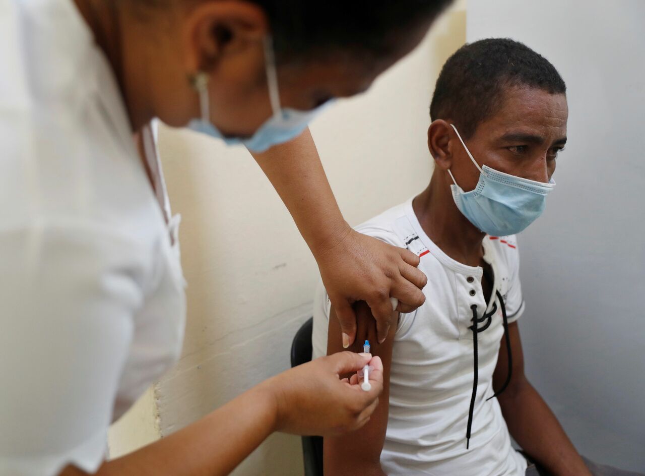Isla cuenta además con una tercera vacuna que ya fue aprobada por México. (ARCHIVO)