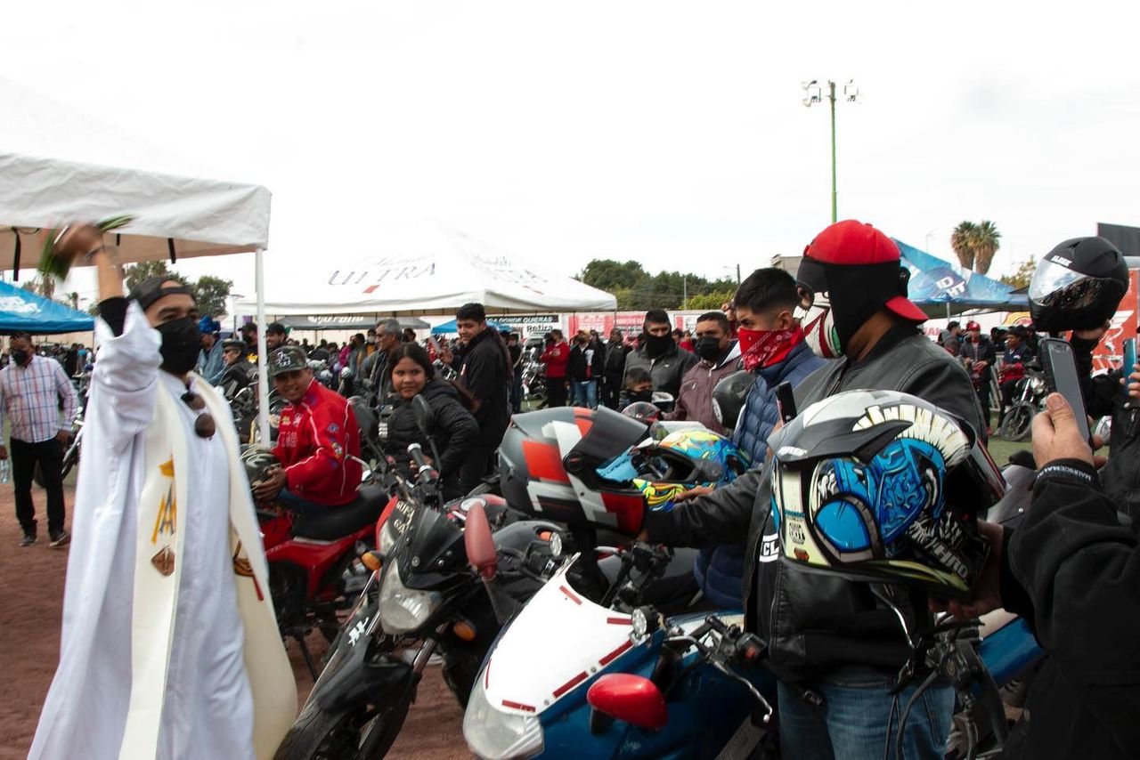 Participaron cerca de 600 personas en la bendición de cascos. (EL SIGLO DE TORREÓN)