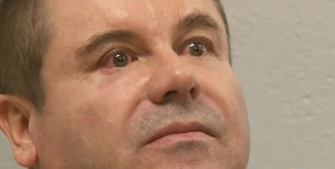 Guzmán Loera está cumpliendo una pena de cinco cadenas perpetuas, más 30 años de prisión, por delitos de narcotráfico, lavado de dinero y tenencia de armas. (ARCHIVO)