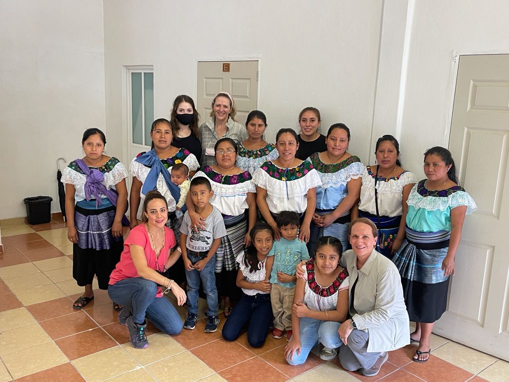 Tras hacer una primera beneficencia, Cosío arribó a la comunidad. (SAÚL RODRÍGUEZ)