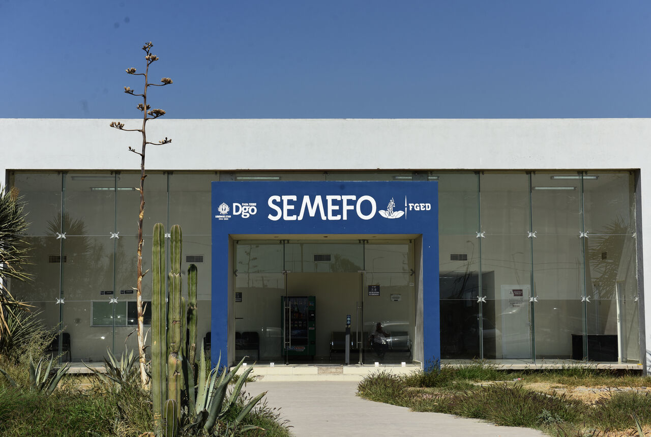 El cuerpo del joven fue llevado a las instalaciones del Servicio Médico Forense para la necropsia de ley.