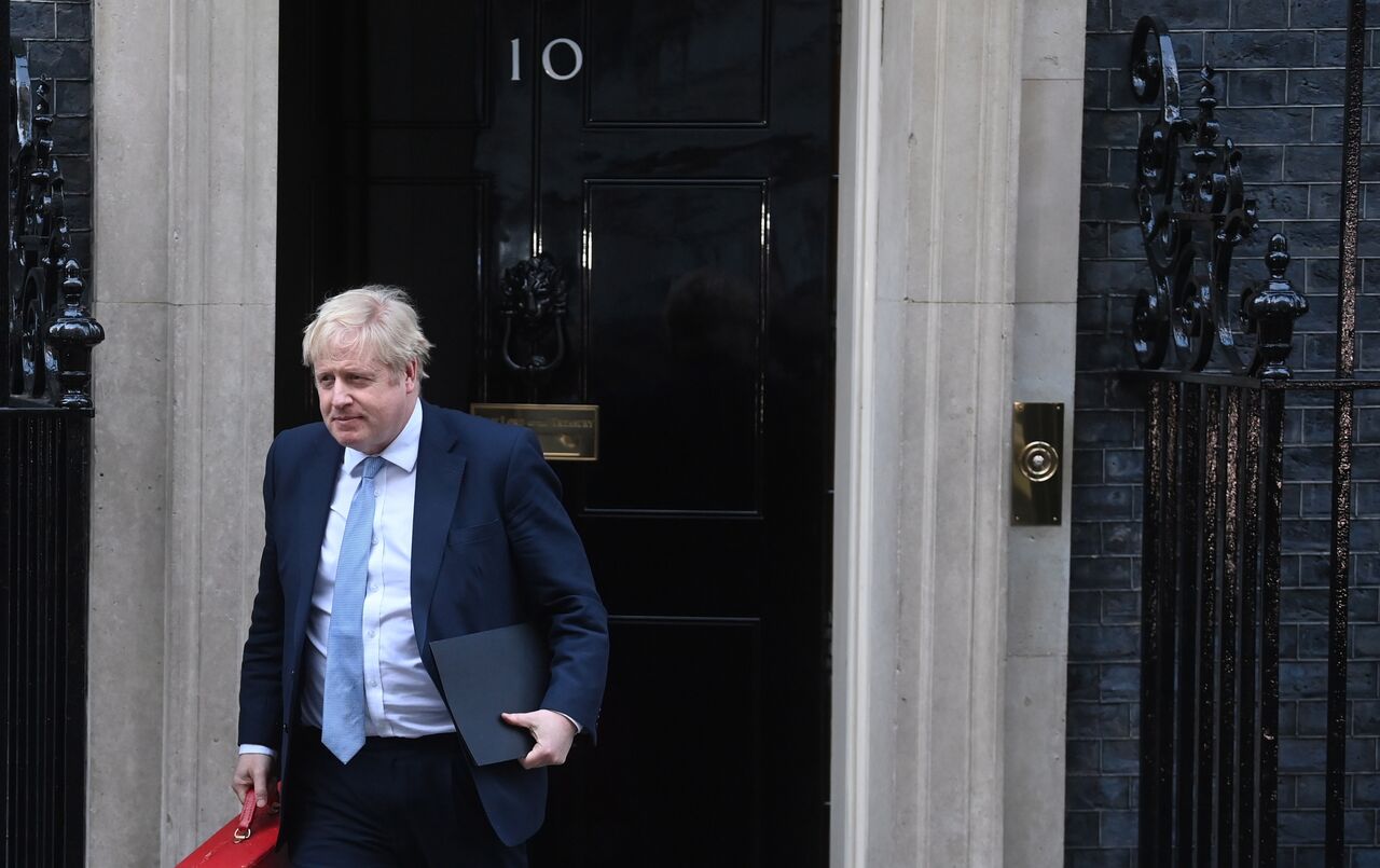 El primer ministro británico, Boris Johnson, anunció este lunes ante el Parlamento que emprenderá cambios en el funcionamiento interno del Gobierno, porque 'pedir perdón no es suficiente', tras conocer el informe parcial de la alta funcionaria Sue Gray sobre las fiestas en Downing Street durante la pandemia. (EFE)