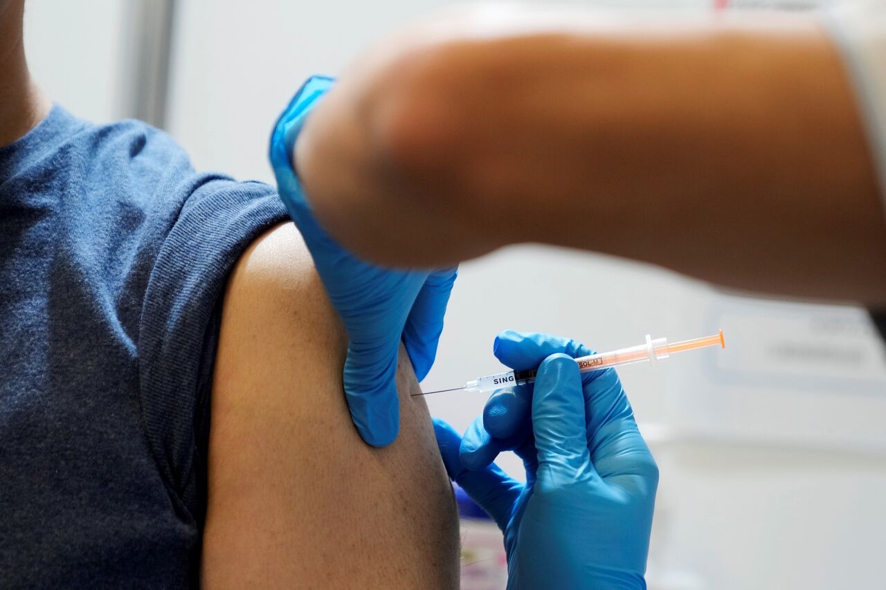 La Administración de Alimentos y Fármacos de Estados Unidos (FDA, en inglés) aprobó este lunes totalmente la vacuna anticovid de Moderna, que tenía hasta ahora autorización para uso de emergencia. (ARCHIVO) 