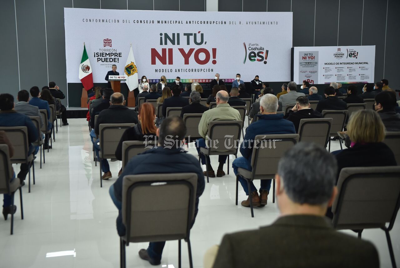 Autoridades municipales de Torreón presentaron este lunes el modelo anticorrupción llamado “¡Ni tú, ni yo!”. (RAMÓN SOTOMAYOR)