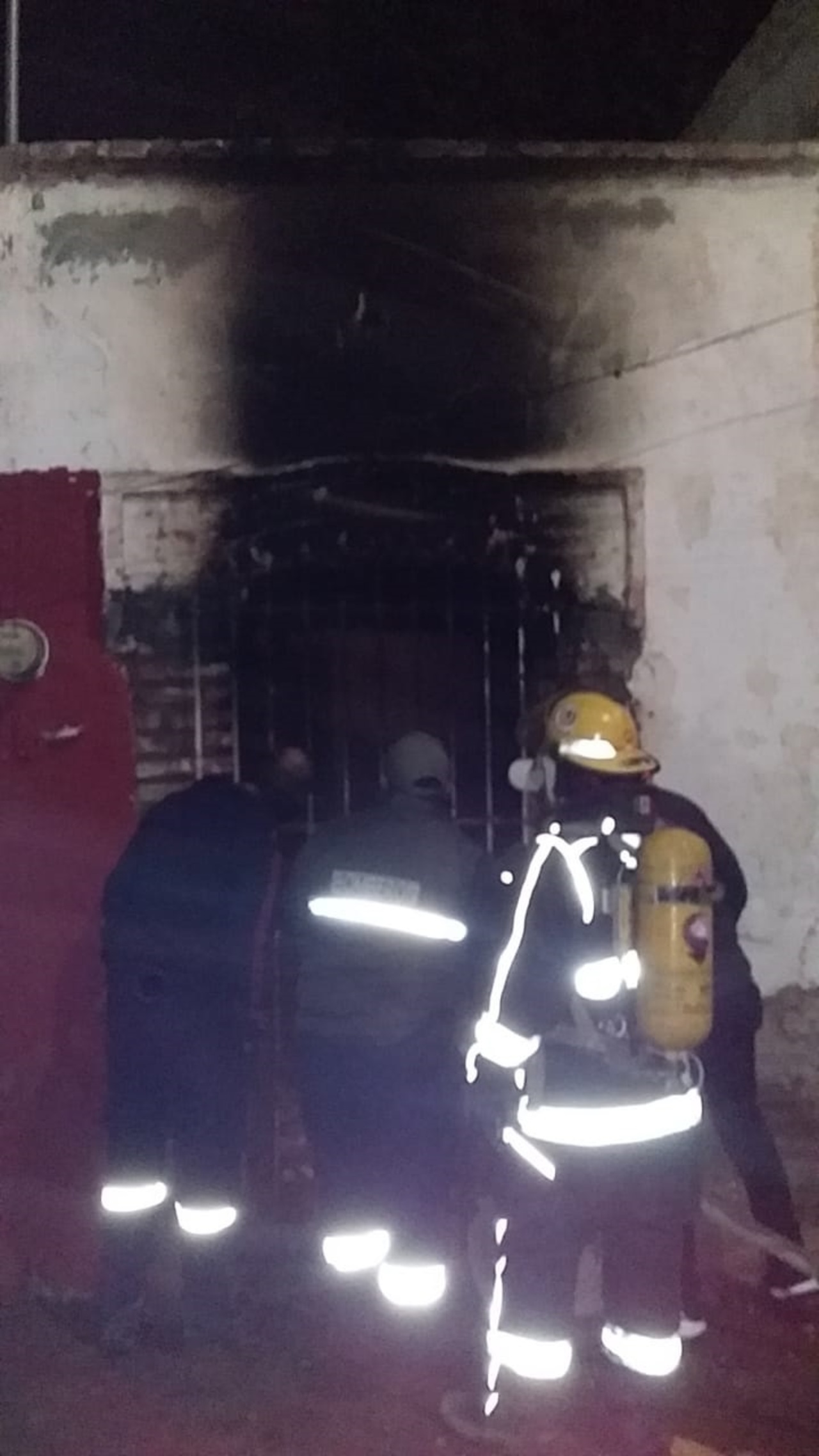 El personal del departamento de Bomberos y Protección Civil de Gómez Palacio se encargó de sofocar el fuego.