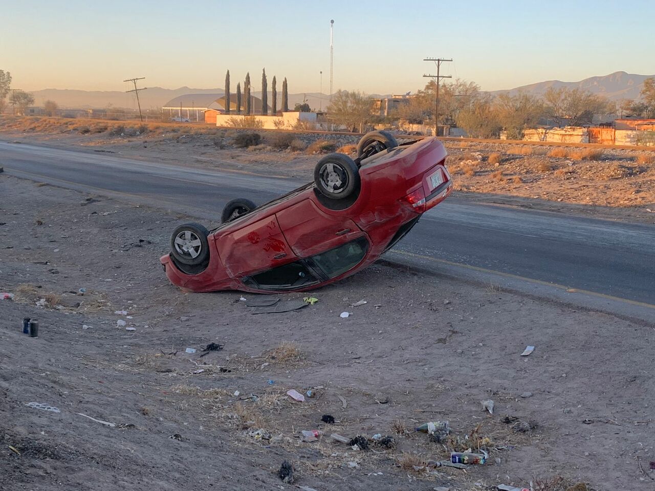 La unidad presentó una falla mecánica que provocó que el chofer perdiera el control del volante. (EL SIGLO DE TORREÓN)