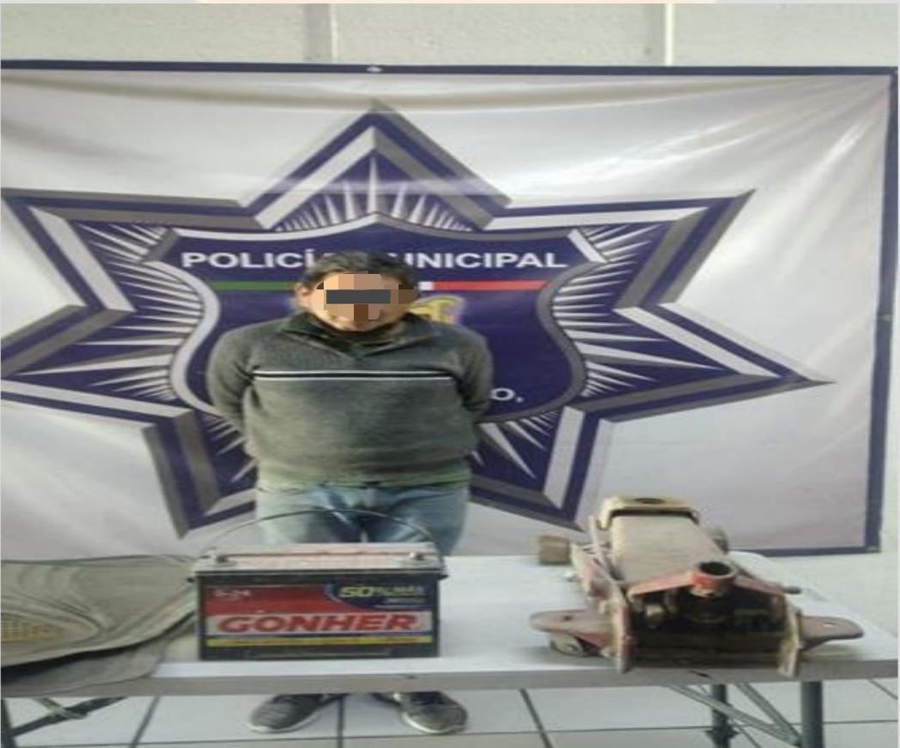 El hombre fue detenido por personal de la Policía Municipal.
