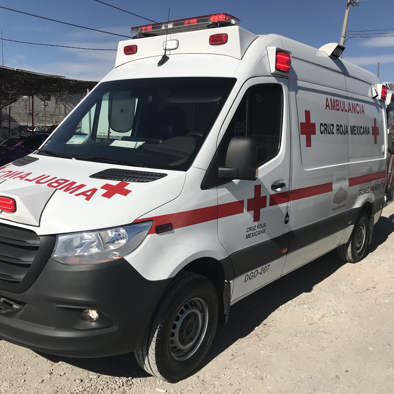 El ciclista fue atendido por paramédicos de la Cruz Roja y trasladado a las instalaciones del Hospital General de Gómez Palacio.