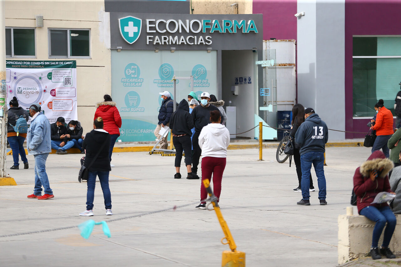 Las solicitudes de pruebas COVID se redujeron en un 35 por ciento en la última semana. (ARCHIVO)