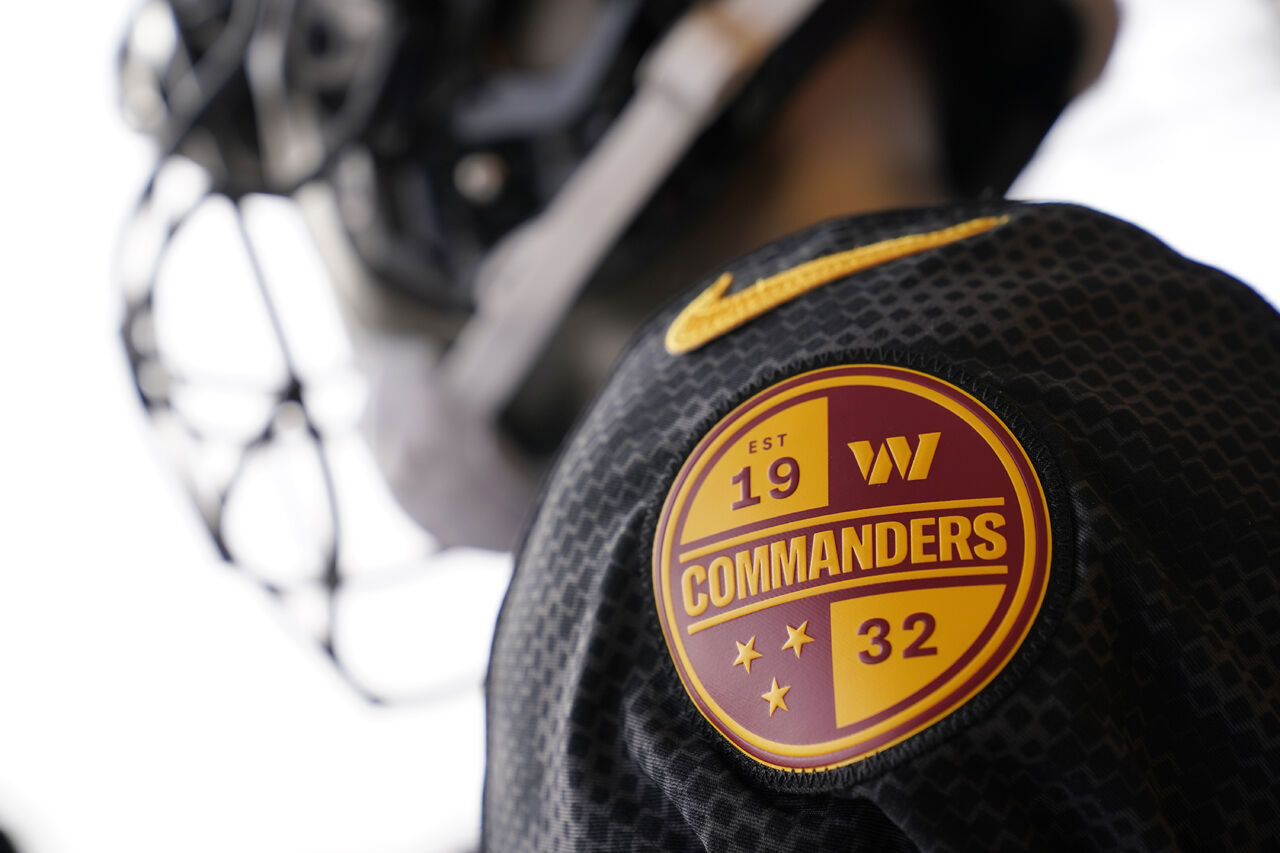 Redskins de Washington cambia su nombre por Commanders