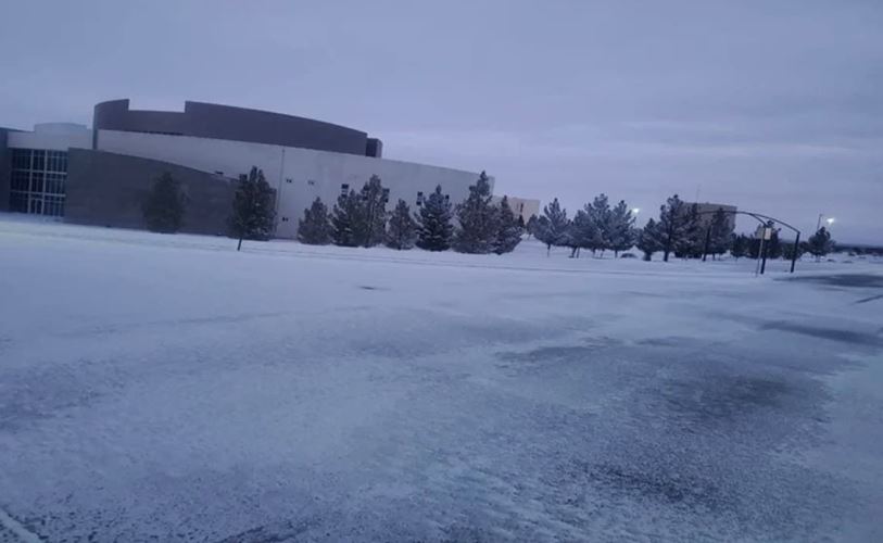 Durante la noche del miércoles y madrugada del jueves se comenzó a reportar la caída de nieve en el municipio. (ESPECIAL)