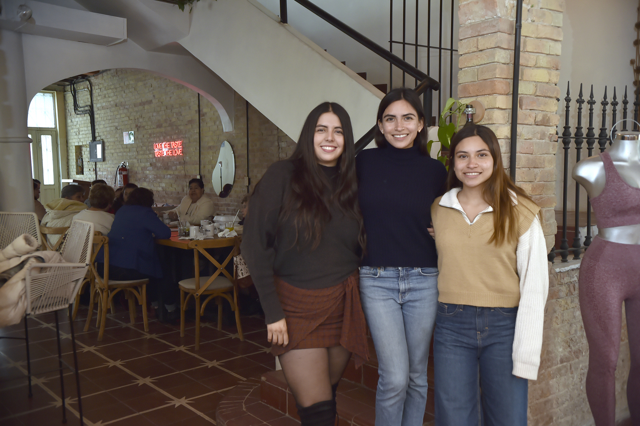 Carolina Flores, Andrea y Ana Paola Castañeda son las jóvenes emprendedoras que impulsan el concepto de La Casa del Centro. (EL SIGLO DE TORREÓN) 
