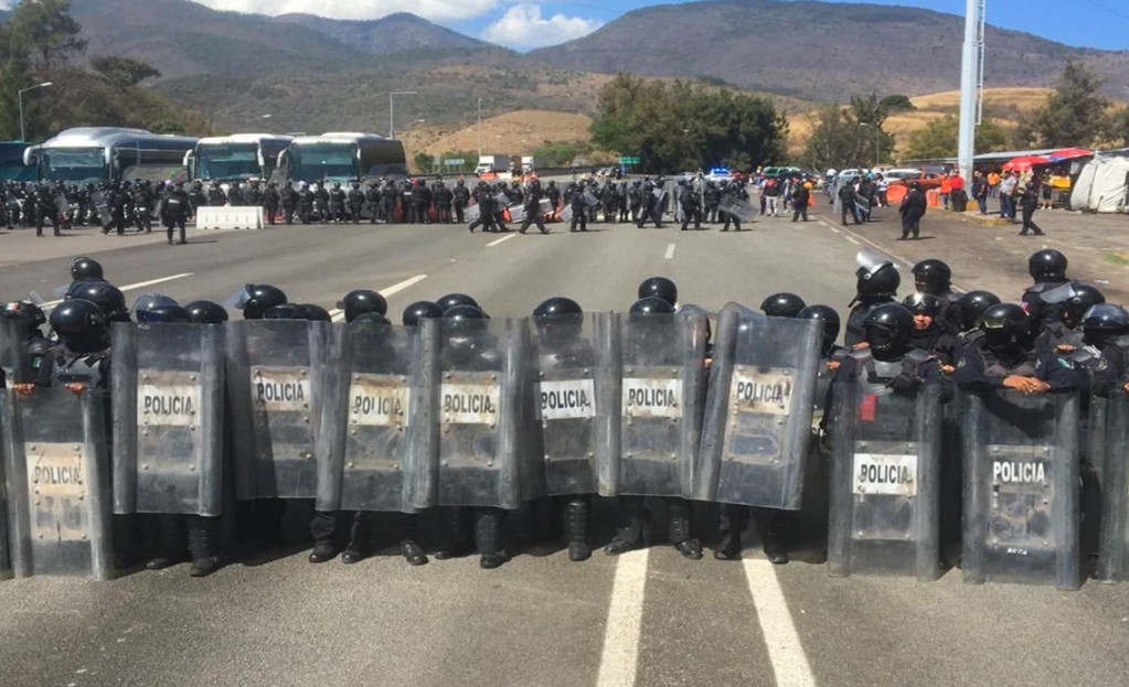 Hasta el momento, la vía se encuentra cerrada a la circulación desde temprano, donde se establecieron dos bloques. (ESPECIAL)