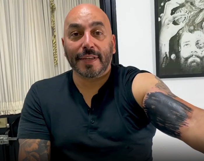 Lupillo Rivera y más famosos que decidieron eliminar los tatuajes de sus parejas