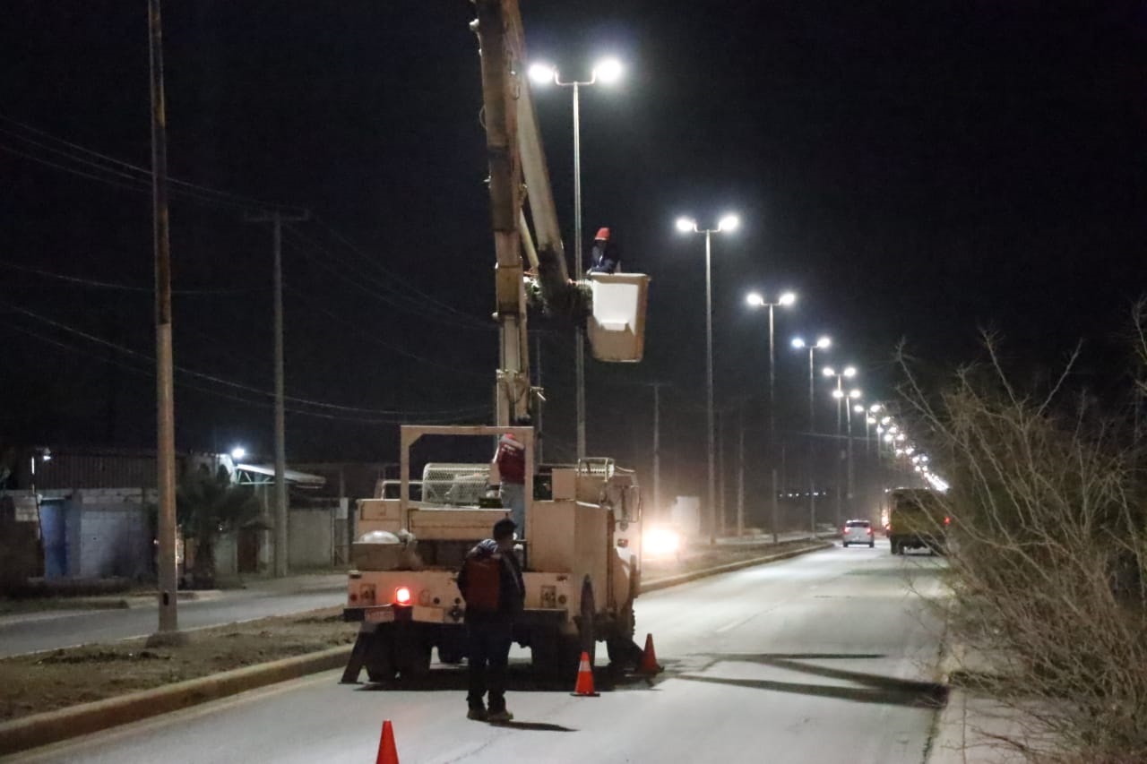 En el tramo carretero Villa Juárez-El Huarache, los trabajos de reposición de luminarias concluyeron por parte del Municipio.