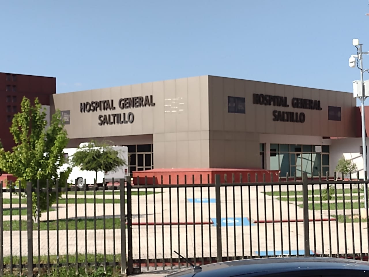 El lesionado fue trasladado en Código Rojo al Hospital General de Saltillo. 