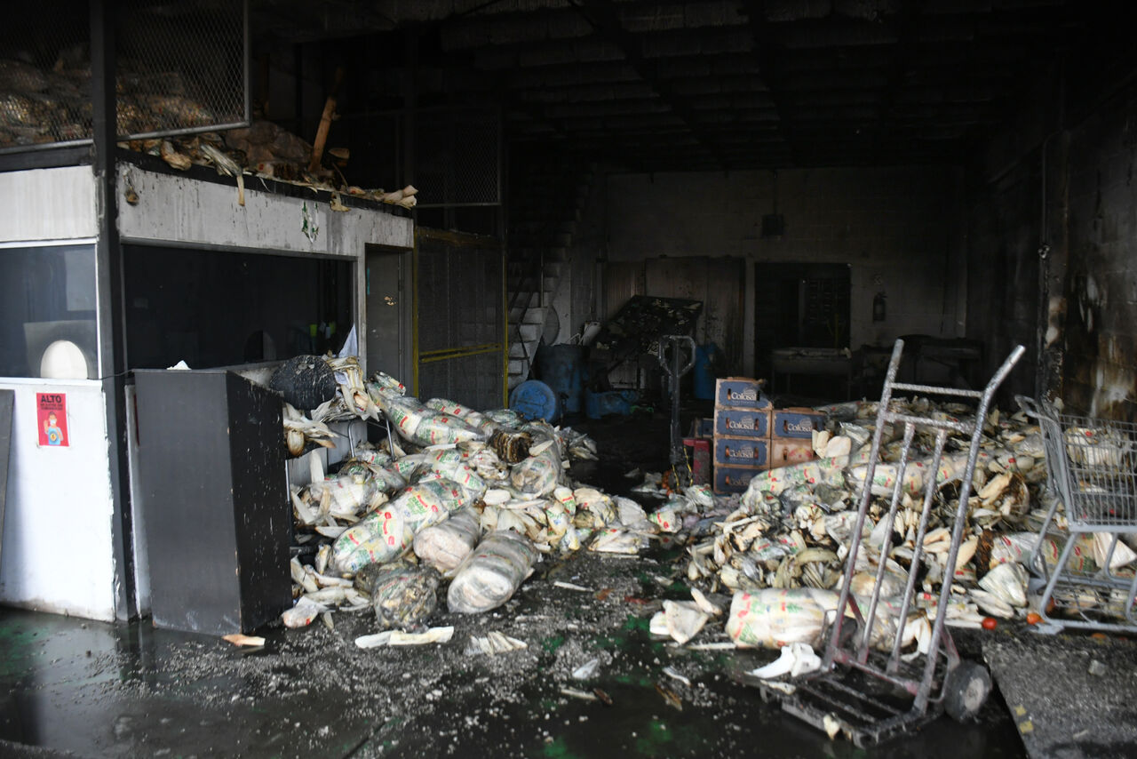 El 9 de febrero las llamas acabaron con una bodega comercial en el interior del Mercado de Abastos. (EL SIGLO DE TORREÓN)
