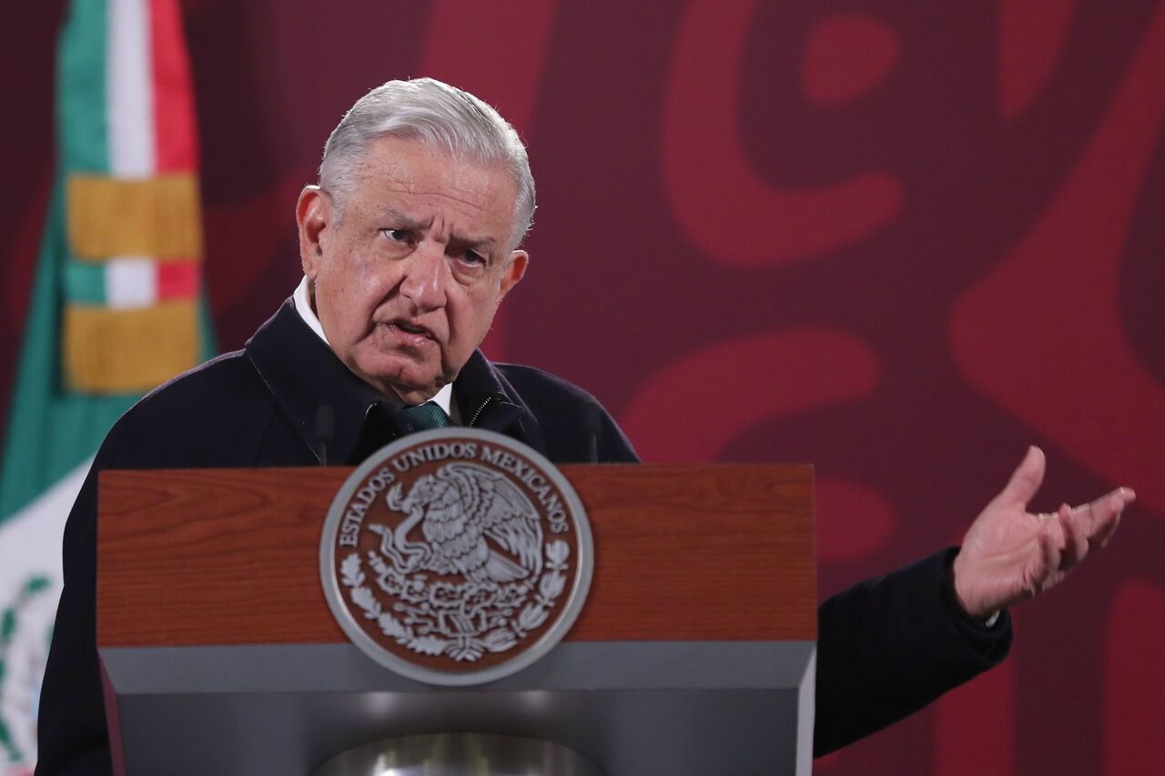 El presidente de México declaró que Loret de Mola gana 15 veces más que él. (ARCHIVO)