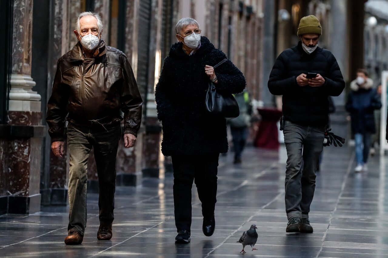 El gobierno anunció el viernes que el país de 11 millones de habitantes pasará del nivel rojo, el más severo de restricciones por el COVID-19, a naranja a partir del 19 de febrero. (ARCHIVO) 