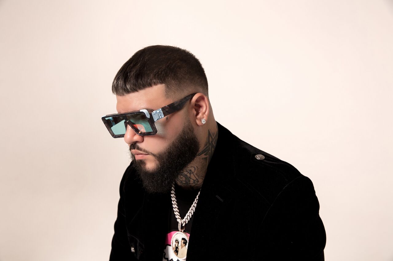 'Todos somos pecadores', Farruko pide perdón por sus canciones y convierte un concierto en 'una misa'