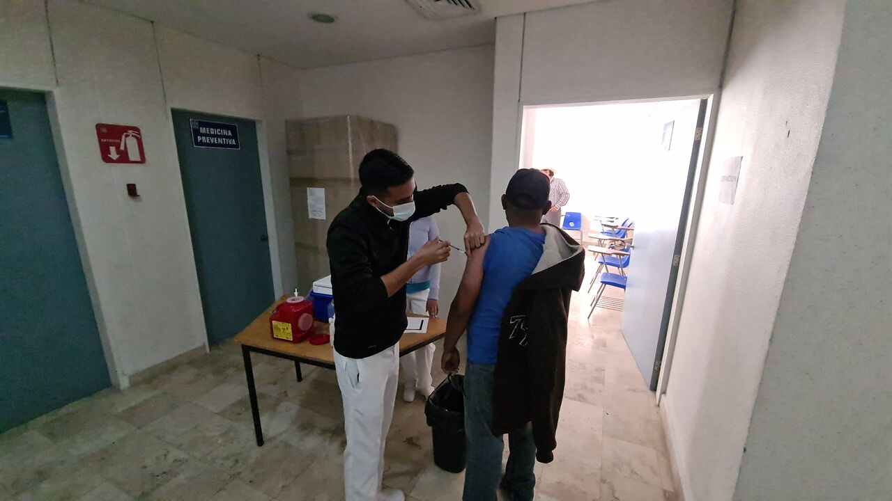 A partir de este martes y hasta el próximo viernes 18 de febrero, se instaló un módulo fijo de vacunación en las instalaciones de la clínica hospital ISSSTE de Piedras Negras.